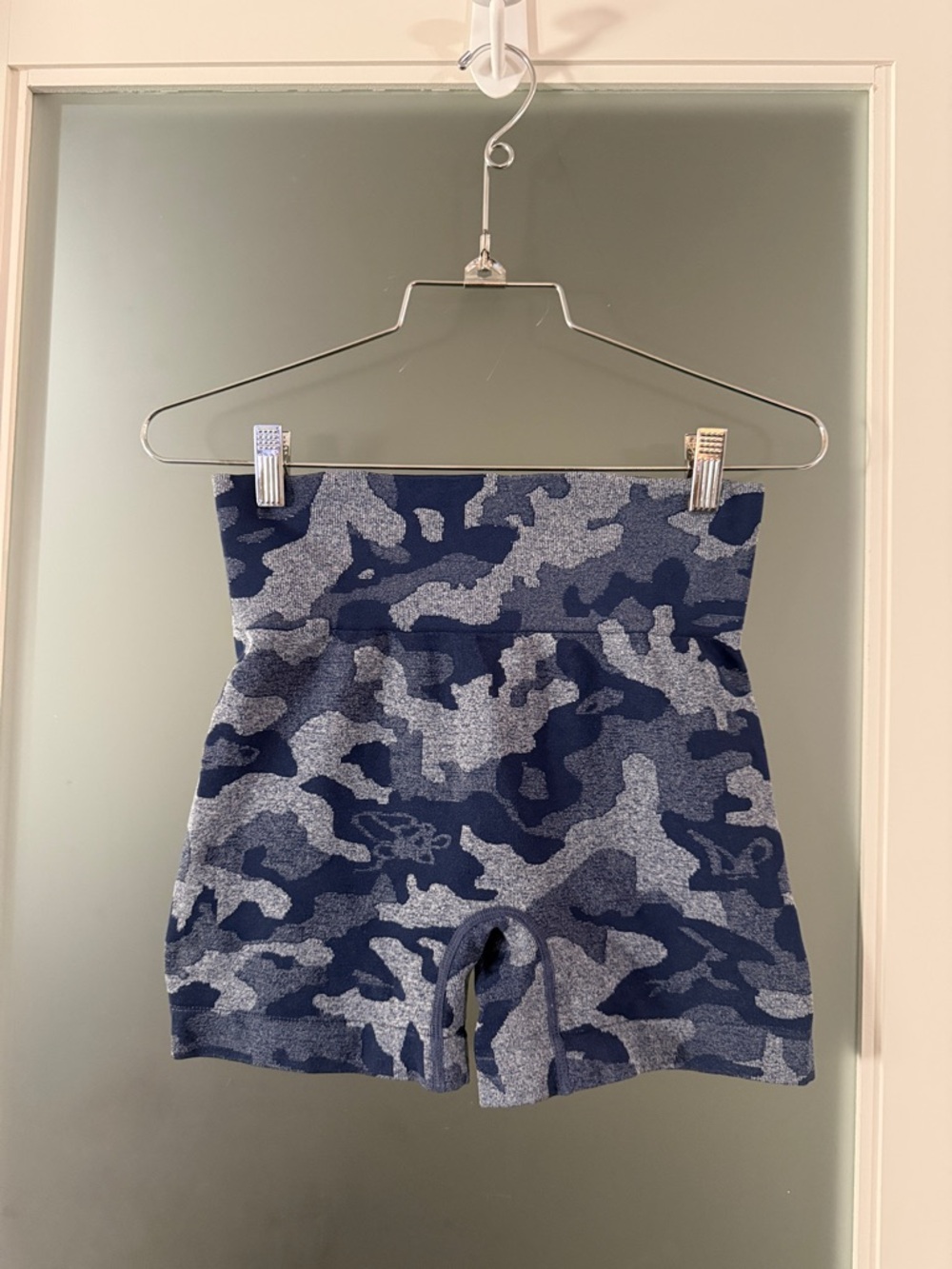 Amazon High-Waist Camo Biker Women’s Shorts - Navy/Gray